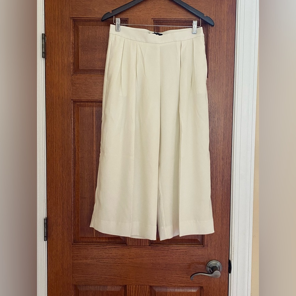 Banana Republic women’s wide leg cropped trousers. NWT  4P. Fully lined